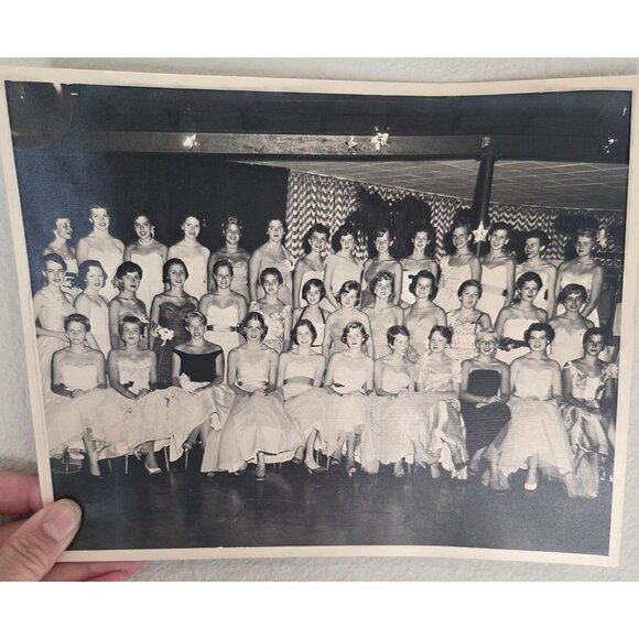 VTG 1950s Prom Group Photo B & W hot girls Retro dresses sassy style - Picture 2 of 9